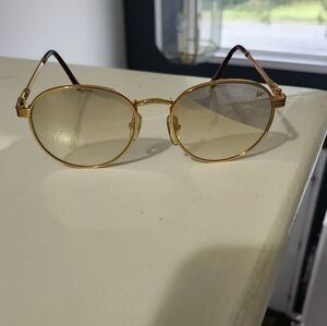 Chic Gold-Toned Round Sunglasses